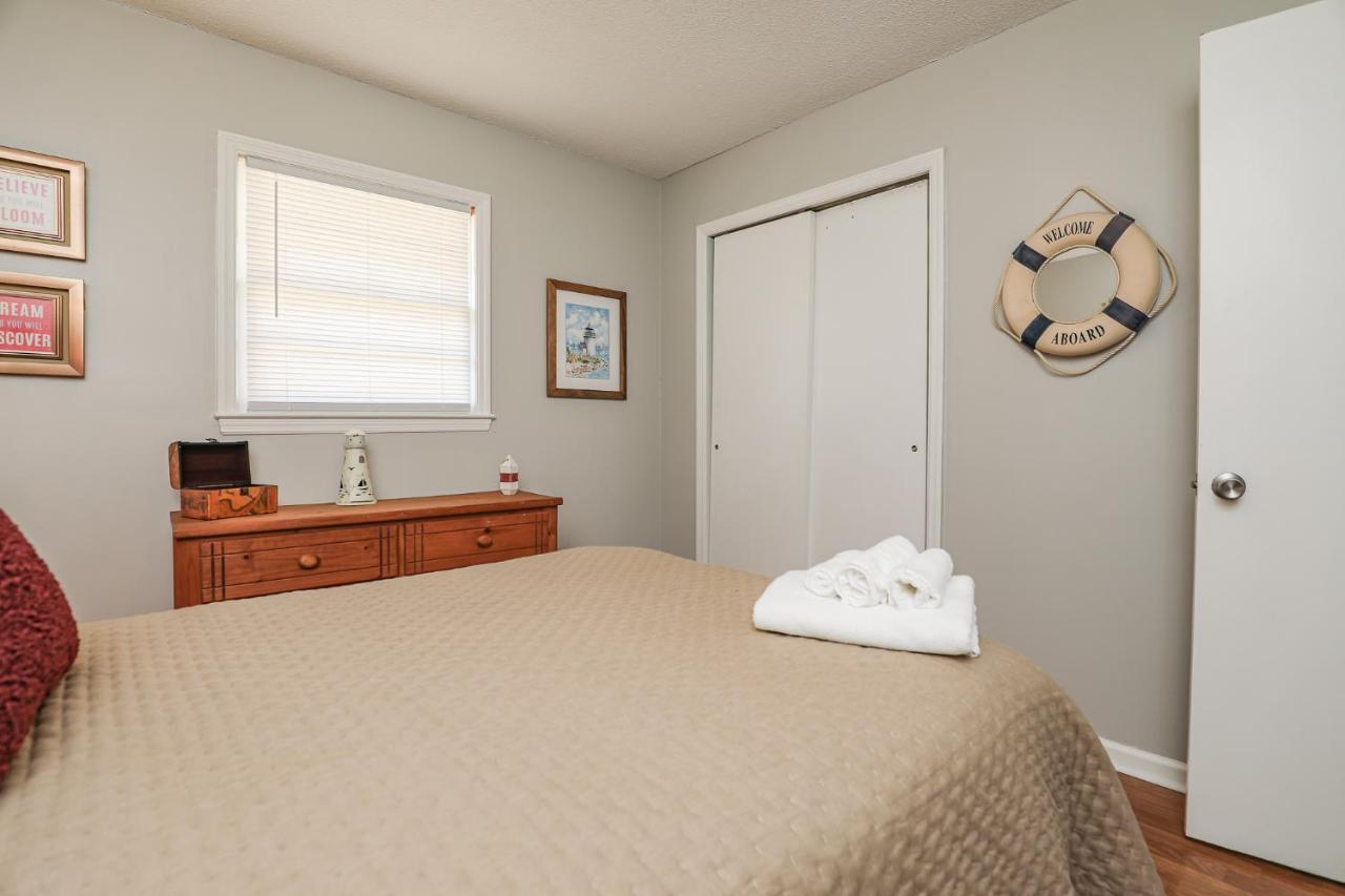 Spacious Home With Waterfront View-Welcome Pets Sneads Ferry Exterior photo