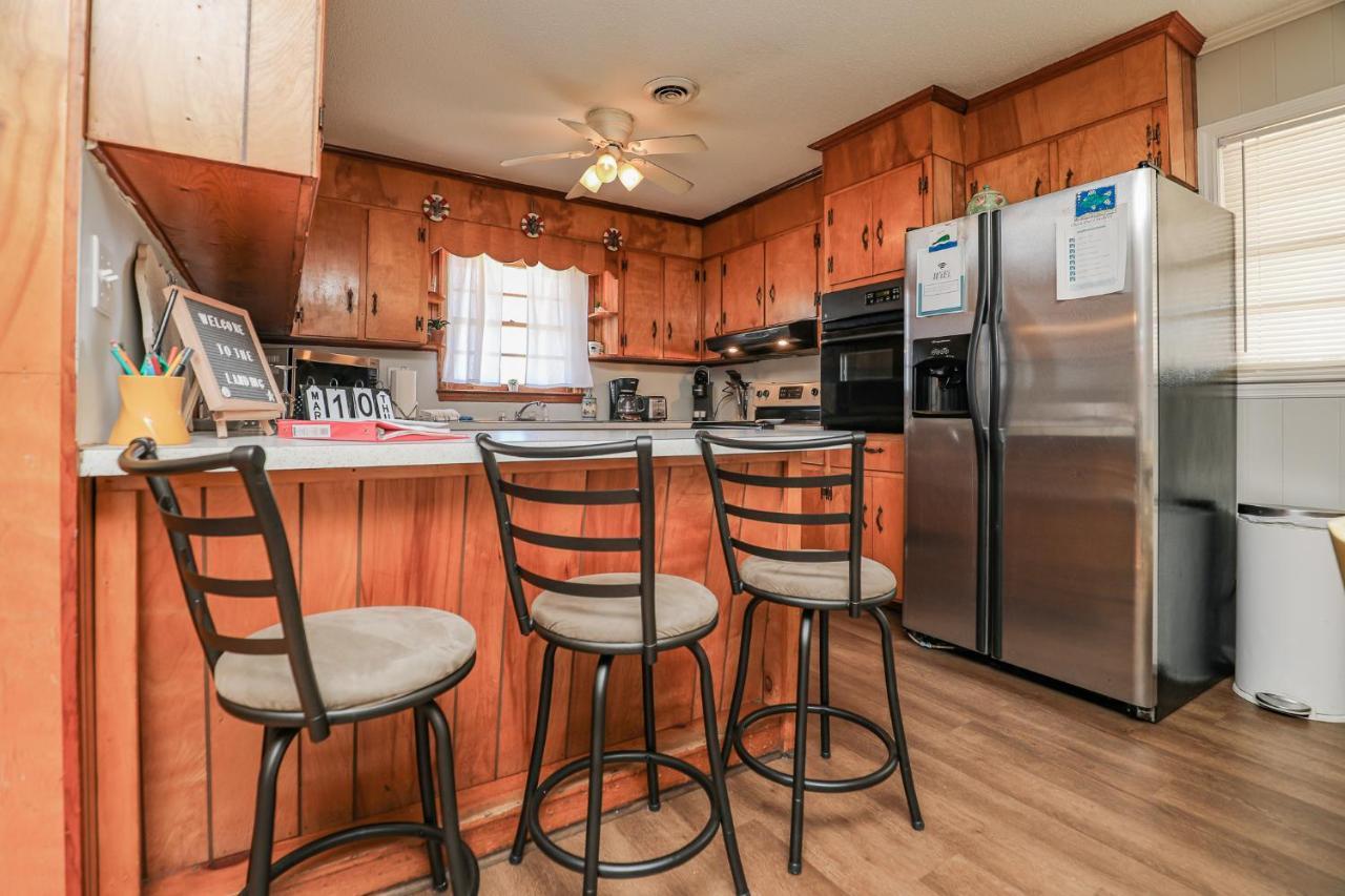 Spacious Home With Waterfront View-Welcome Pets Sneads Ferry Exterior photo