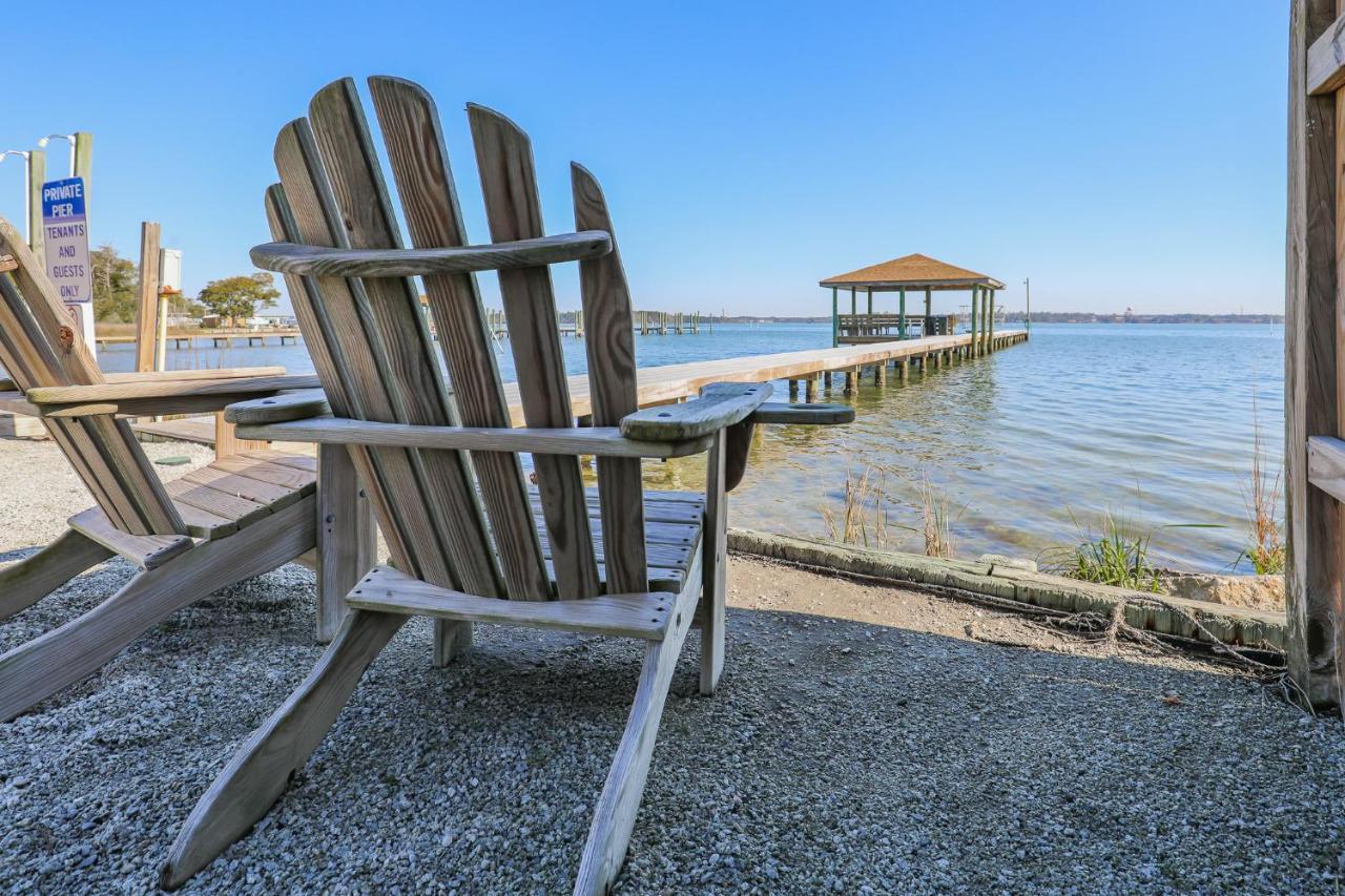 Spacious Home With Waterfront View-Welcome Pets Sneads Ferry Exterior photo
