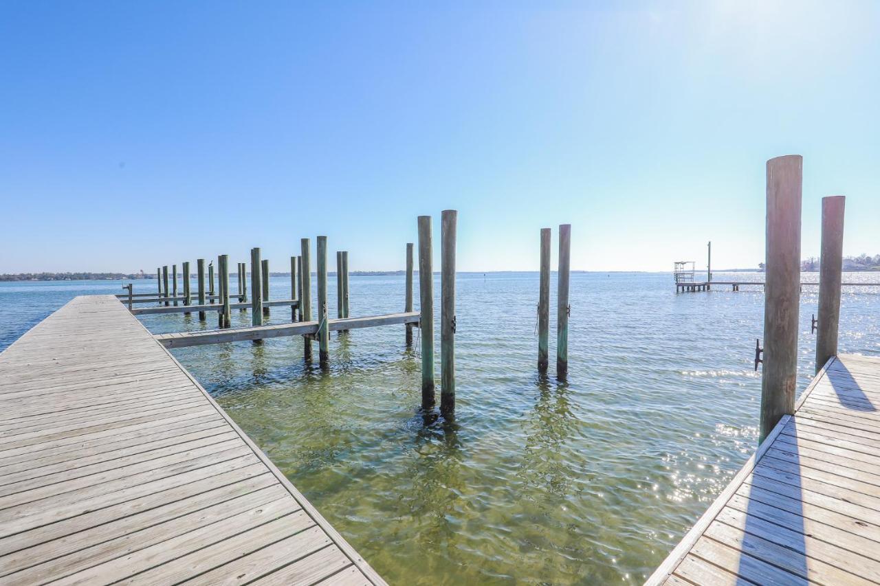 Spacious Home With Waterfront View-Welcome Pets Sneads Ferry Exterior photo