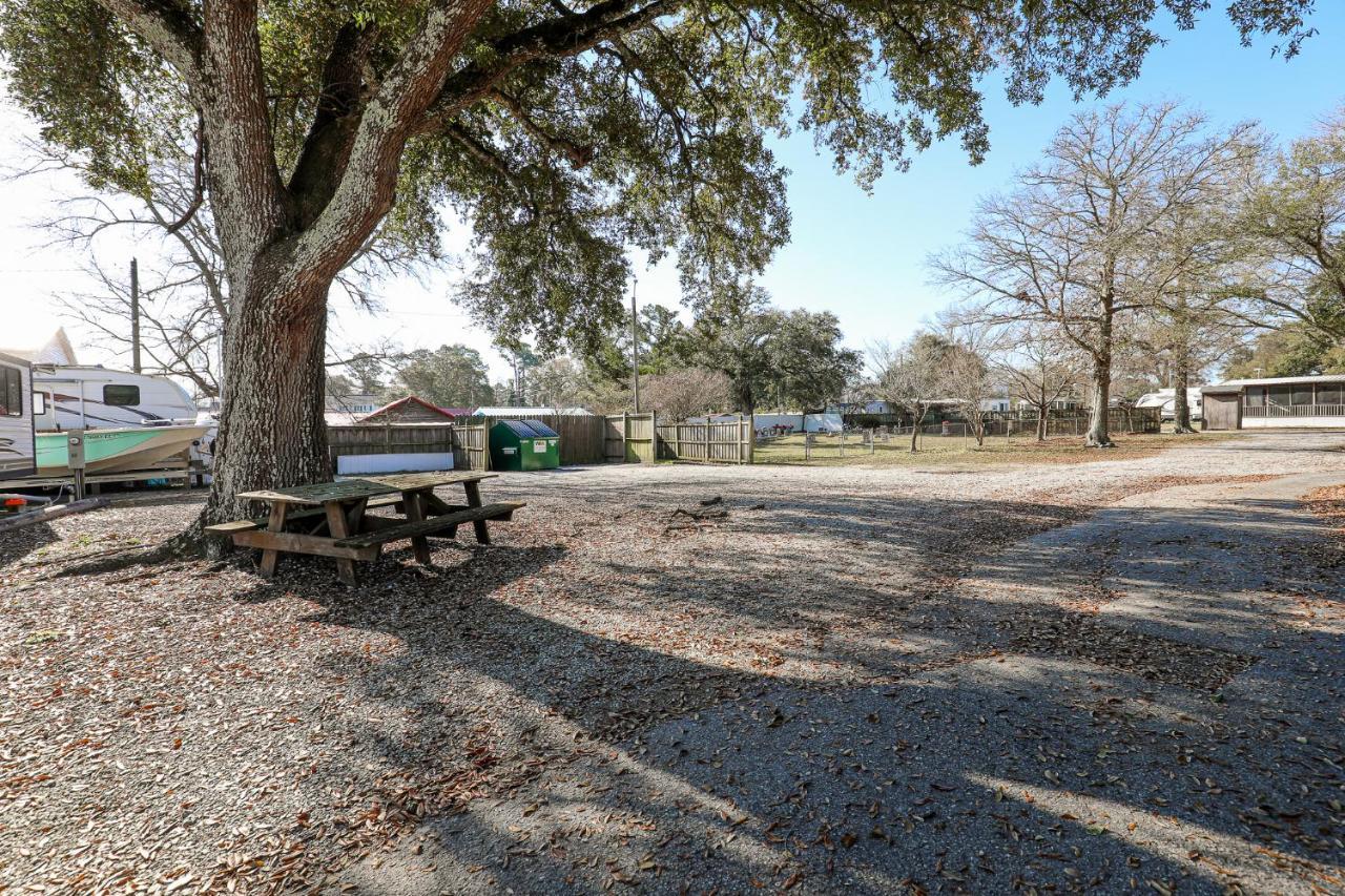 Spacious Home With Waterfront View-Welcome Pets Sneads Ferry Exterior photo