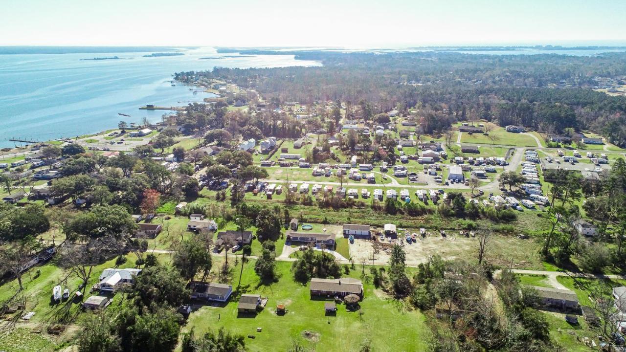 Spacious Home With Waterfront View-Welcome Pets Sneads Ferry Exterior photo